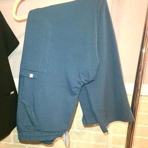 Figs Yola skinny scrub pants.